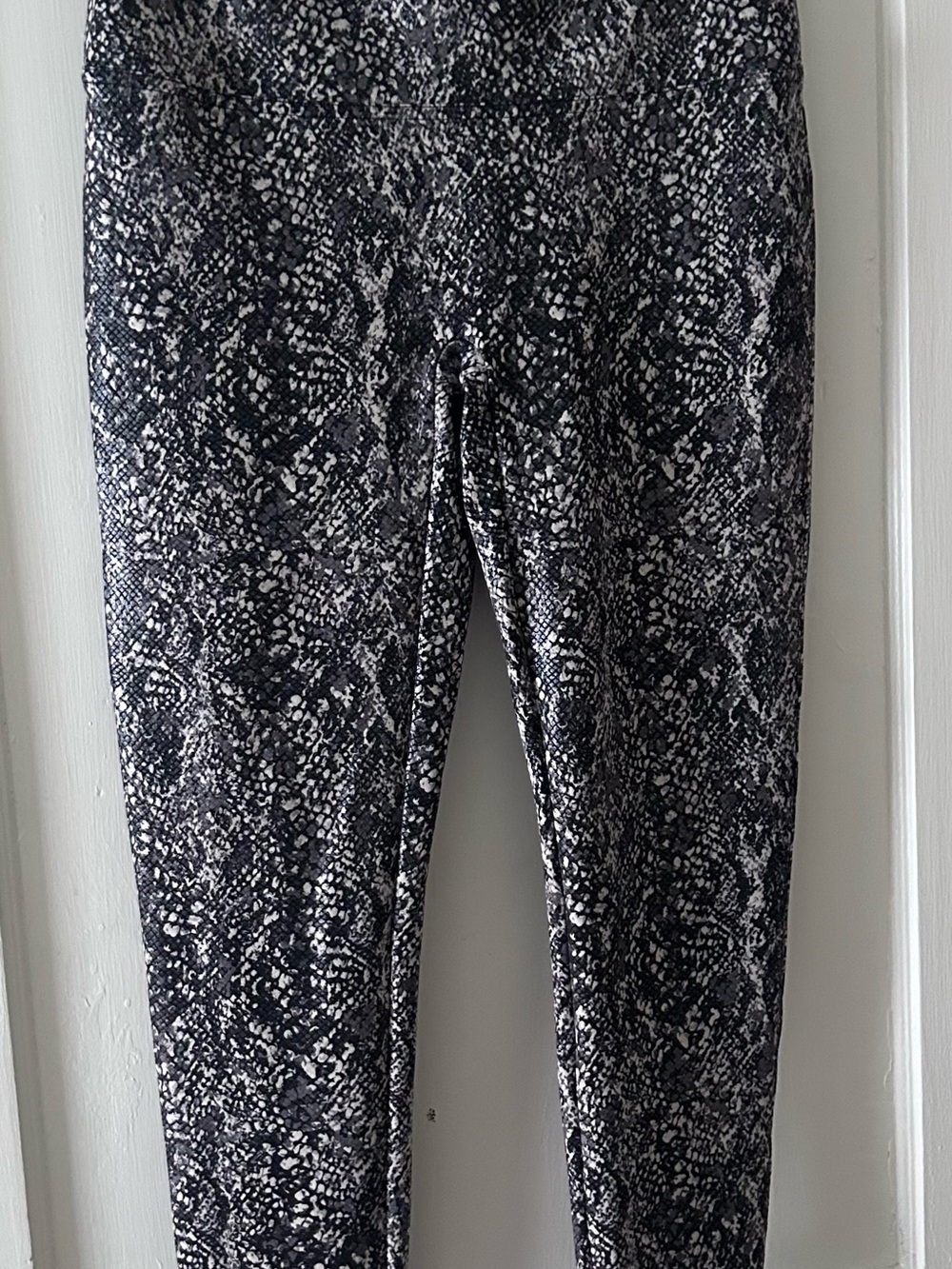 SPANX Black & White Snake-Print Leggings